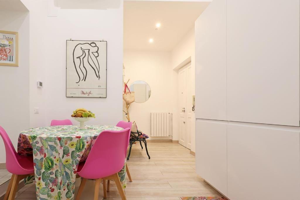 Walking In The Center Of Apartment Rom