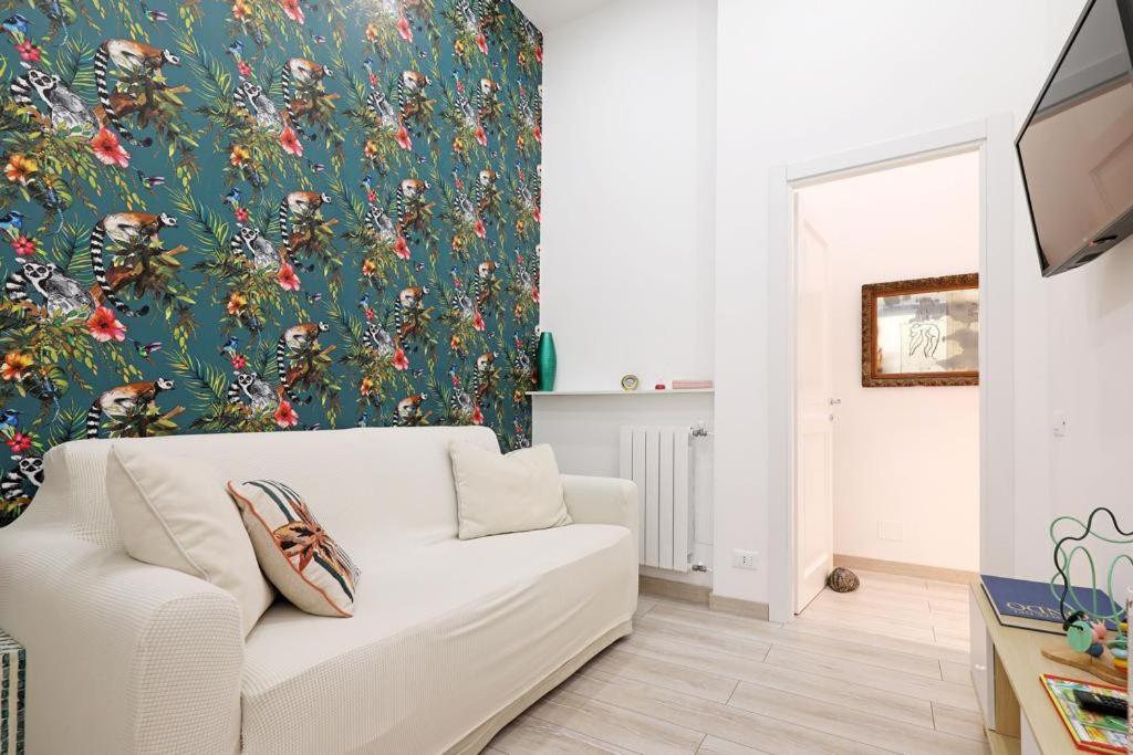 Walking In The Center Of Apartment Rom